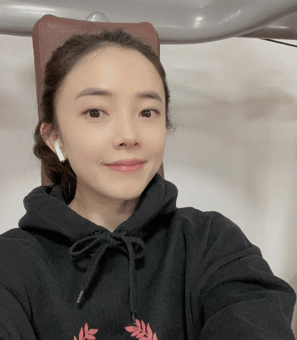 她原本是张继科的师妹，自觉在国乒无法出头，认韩国父亲入韩国籍